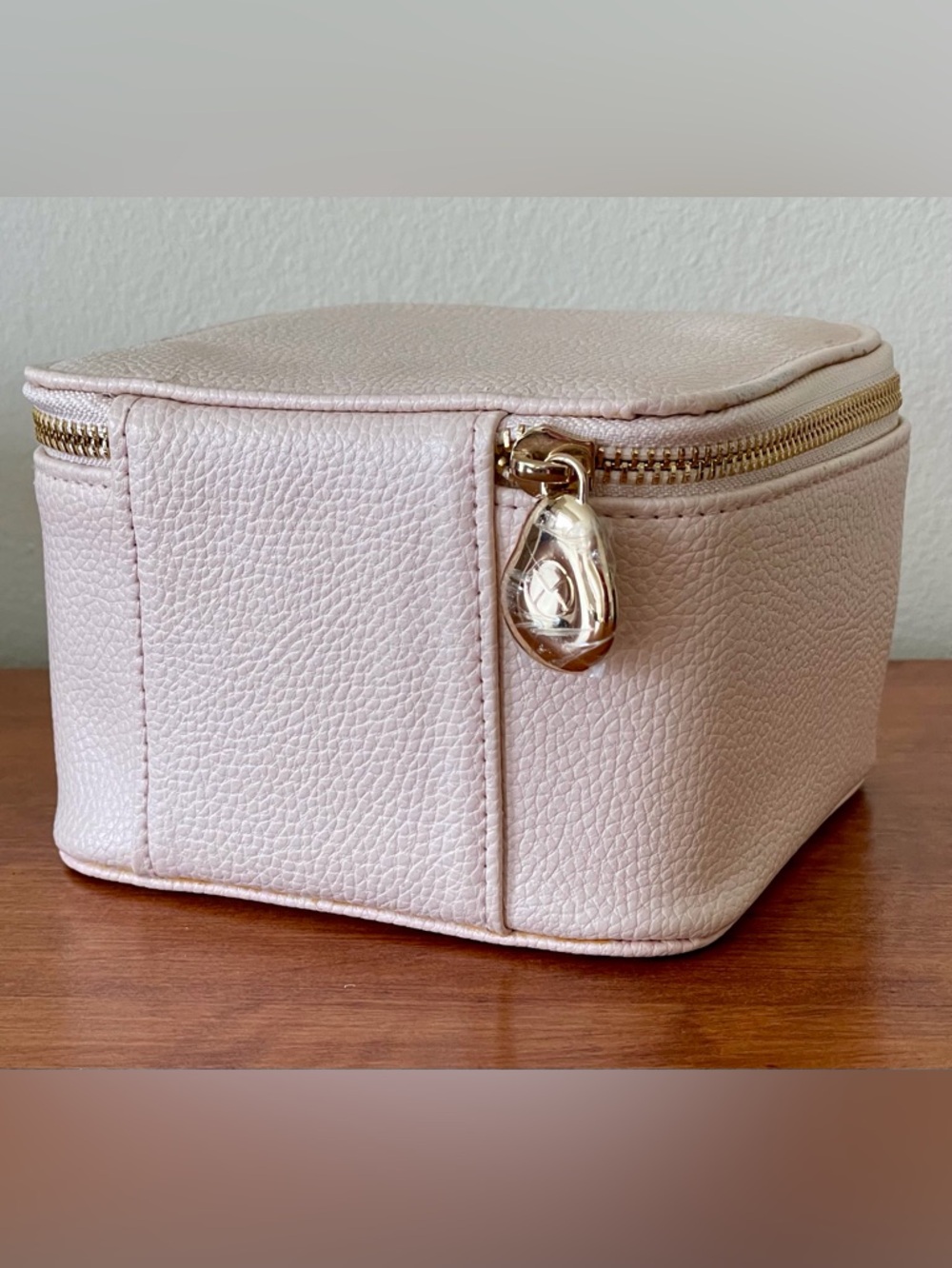 Vlando Travel Jewelry Organizer Case Blush Pink Zip Box 10 Removable Pouches